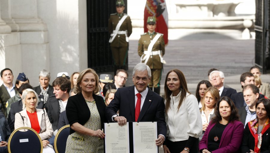 Piñera lanza agenda de equidad de género y se disculpa por conductas machistas