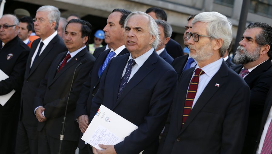 Ministro Chadwick descarta que guardias municipales puedan portar armas