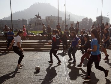 "Todas a la cancha": Realizan primera pichanga de mujeres por deporte no sexista