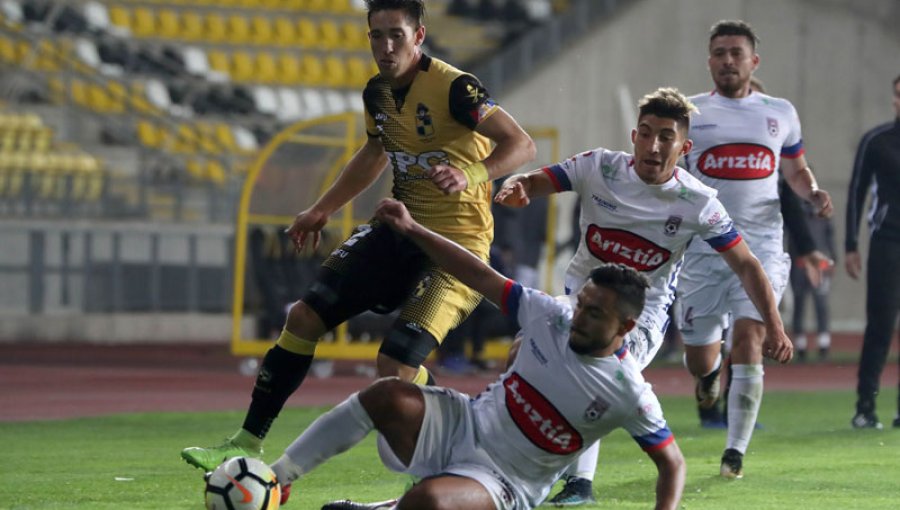 Primera B: Coquimbo vence a Melipilla y no pierde pisada a los líderes