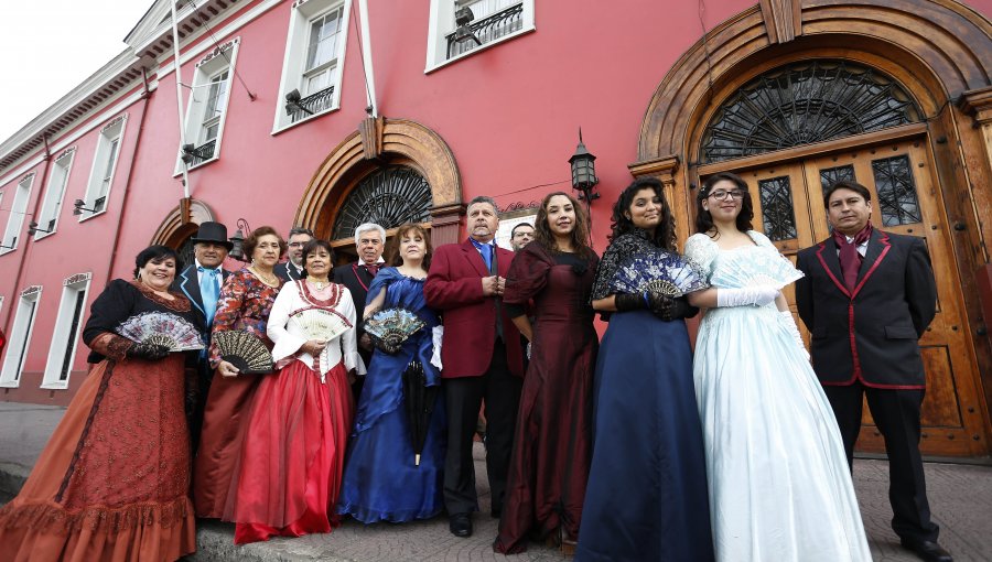 Presidente Piñera guió a visitantes de La Moneda en el Día del Patrimonio