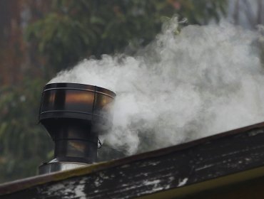 Seremi culpa al uso de chimeneas por preemergencia no pronosticada en la capital