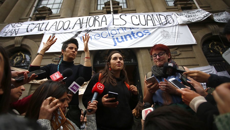 Estudiantes finalizan histórica toma feminista en la Universidad Católica