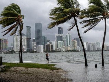 Miles de personas evacuan mientras tormenta Alberto avanza hacia Florida