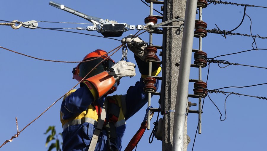 62.515 clientes sin electricidad entre las regiones de Valparaíso y Biobío