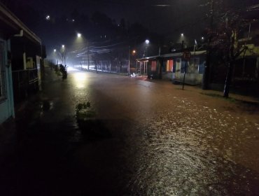 Lluvia de 40mm en tan sólo dos horas inundó el centro de Tomé esta madrugada