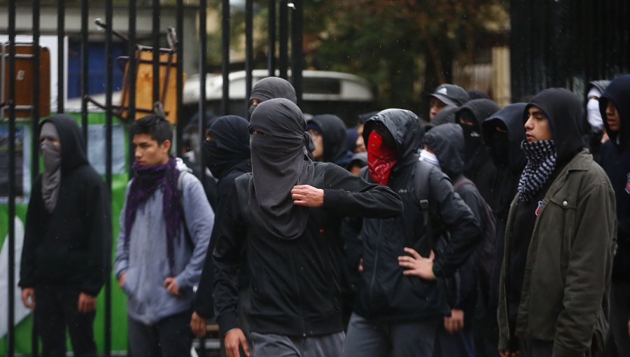 Cerca de 10 detenidos en nuevos incidentes en el Instituto Nacional