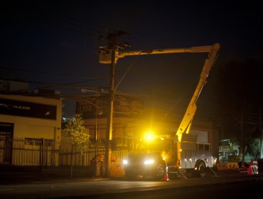 Más de 20.000 clientes seguían sin suministro eléctrico durante la madrugada en la capital