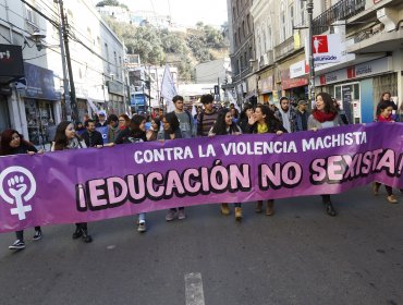 Baja convocatoria a marcha de la CUT, Confech y feministas en Valparaíso