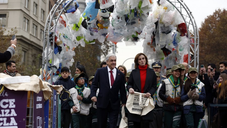 Piñera por bolsas plásticas: “Chile está dando muestra de ser país responsable"