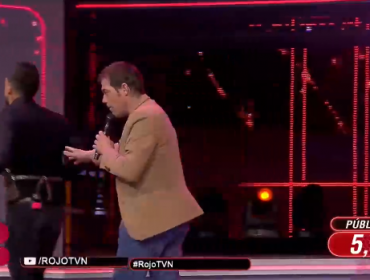 Cantante de Rojo sale corriendo del escenario y momento es captado en vivo