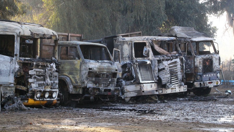 Cinco camiones fueron consumidos por el fuego en Graneros