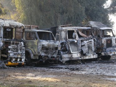 Cinco camiones fueron consumidos por el fuego en Graneros