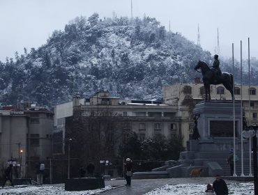 Alerta entre Atacama y Aysén por nevadas: En Santiago caerían el sábado y el lunes