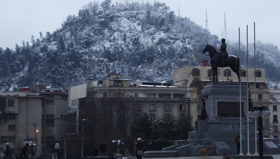 Alerta entre Atacama y Aysén por nevadas: En Santiago caerían el sábado y el lunes