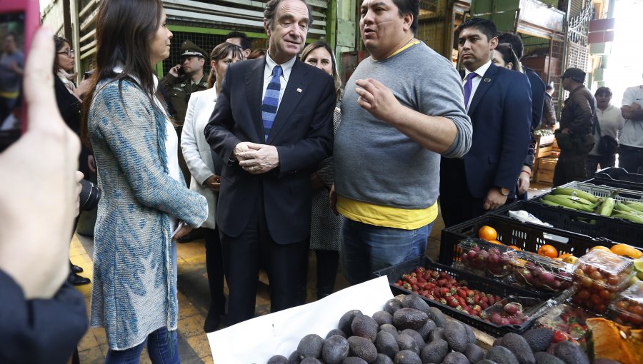 Hernán Larraín en Mercado Cardonal de Valparaíso: “Es importante estar cerca de la gente"