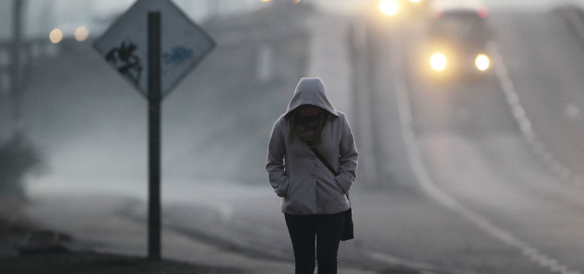 Frente frío llega este sábado por la tarde a Región Metropolitana y se espera nieve este lunes