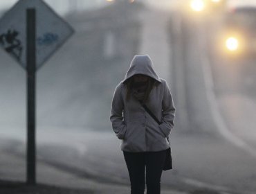 Frente frío llega este sábado por la tarde a Región Metropolitana y se espera nieve este lunes