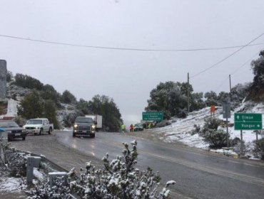 Alerta amarilla en la Precordillera: De madrugada nevó en Cajón del Maipo y en la Cuesta La Dormida