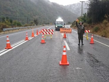 Gobernación de Marga Marga supervisa despeje de cuesta La Dormida