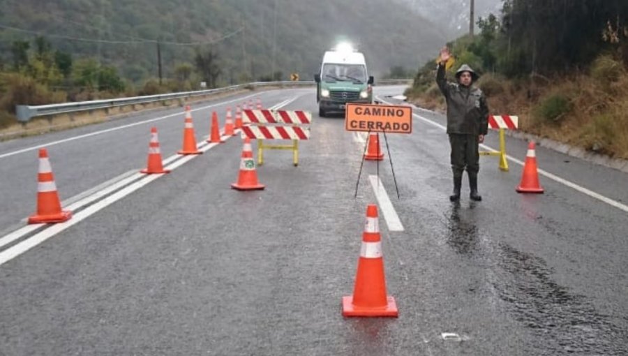 Gobernación de Marga Marga supervisa despeje de cuesta La Dormida