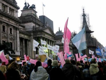 Chilenas iniciarían el “turismo médico” a Argentina si se aprueba aborto libre