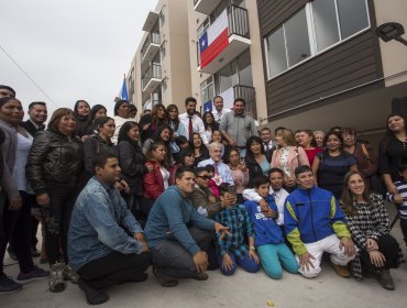 Piñera recorrió conjunto habitacional para aymaras y migrantes en Antofagasta