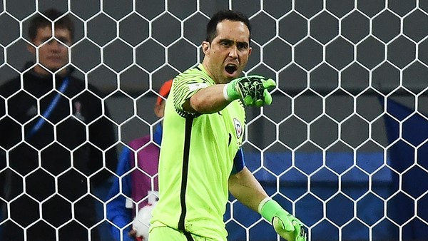 Claudio Bravo: “Hay selecciones que están más abajo que nosotros”