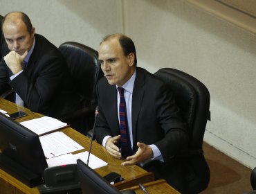 Ministros Monckeberg y Ward abordaron tema de campamentos en el Senado