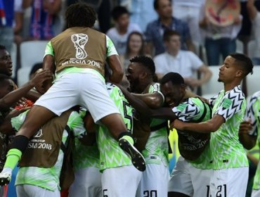 Mundial: Nigeria derrotó a Islandia y le entregó un respiro a Argentina