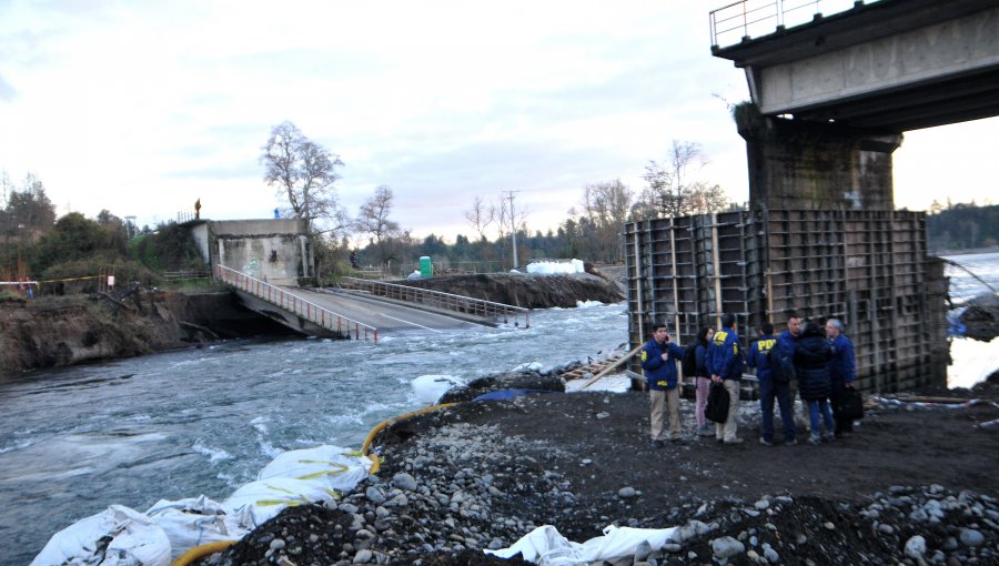 Ministro de Obras Públicas anunció investigación exhaustiva por puente Cancura