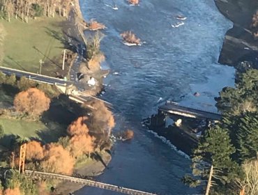 Colapso de puente que une a Osorno con Puerto Octay deja un muerto y seis heridos