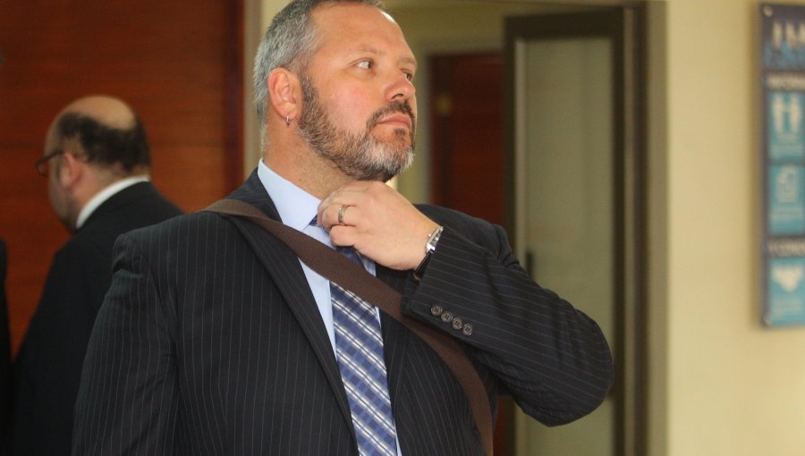 Hijo de Bachelet se querella en contra de Subsecretario Pablo Terrazas y Diputada Marcela Sabat