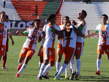 Cobresal liquidó a Ñublense y tiene un pie y medio en cuartos de Copa Chile