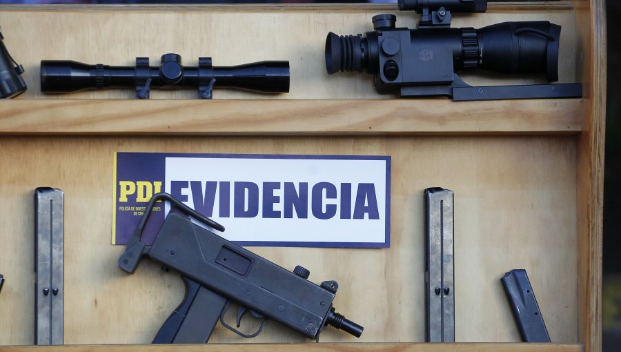 Peligrosa banda traficantes de armas cae en Valparaíso: Fusiles y subametralladora fueron confiscados