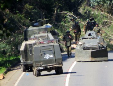 Desconocidos incendian vehículo y atacan a balazos a Carabineros en Ercilla