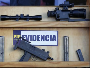 Peligrosa banda traficantes de armas cae en Valparaíso: Fusiles y subametralladora fueron confiscados