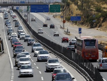 Carreteras se preparan a masiva salida de vehículos desde la capital en fin de semana largo