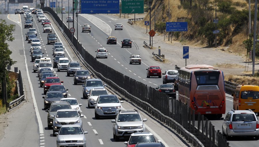 Carreteras se preparan a masiva salida de vehículos desde la capital en fin de semana largo