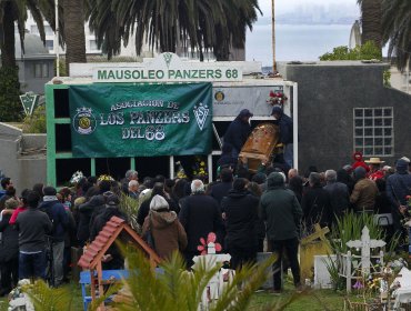 En cementerio de Playa Ancha fue despedido el nadador Víctor "Tiburón" Contreras