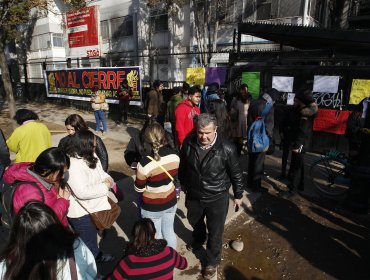 Apoderados del Liceo Amunátegui interponen recurso de protección tras re ubicación de alumnos