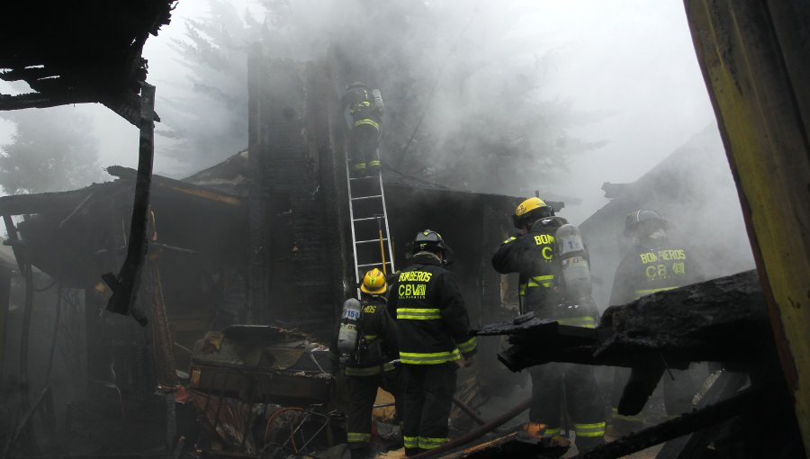 Matrimonio muere calcinado en Incendio que arrasó con una casa en Quilicura