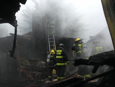 Matrimonio muere calcinado en Incendio que arrasó con una casa en Quilicura