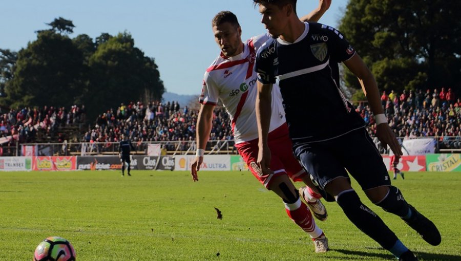 Barnechea dio el primer paso a las semis de Copa Chile tras derrotar a Valdivia