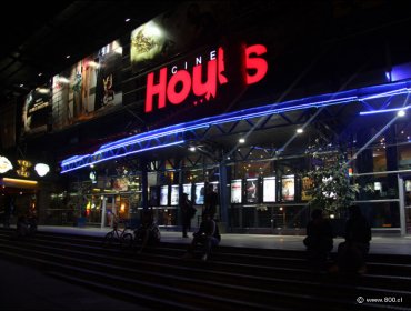 Abren sumarios sanitarios en cadena de Cine Hoyts por Ley de Etiquetado