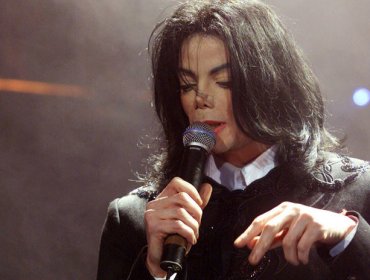 Médico de Michael Jackson revela que el célebre cantante fue "castrado químicamente" por su padre