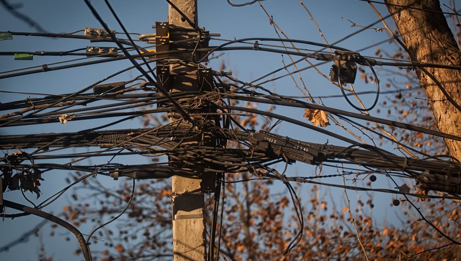 Se aprueba en general proyecto que elimina los cables aéreos en desuso