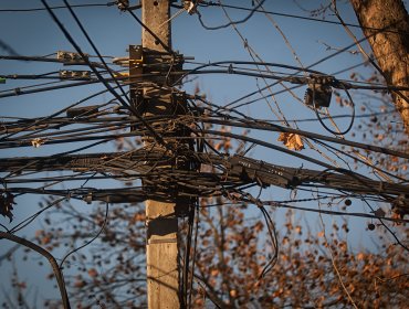 Se aprueba en general proyecto que elimina los cables aéreos en desuso