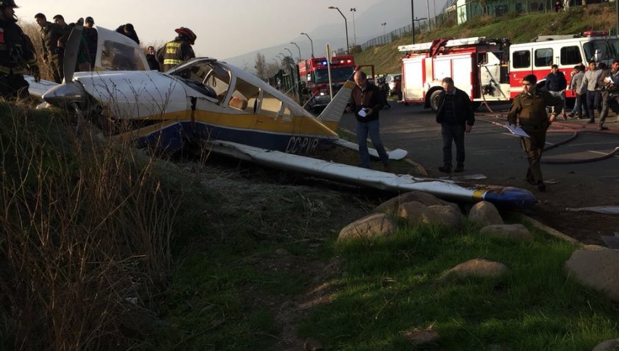 Avioneta con 4 ocupantes protagoniza aterrizaje forzoso en calle de Peñalolén