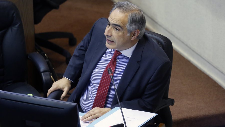 Senador Chahuán pide que Congreso dé el ejemplo y pague contribuciones